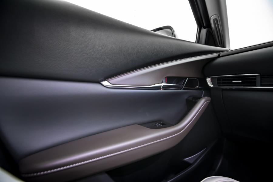 Детали интерьера Mazda CX-30 2019 года  (JP) (фото 13 из 37)